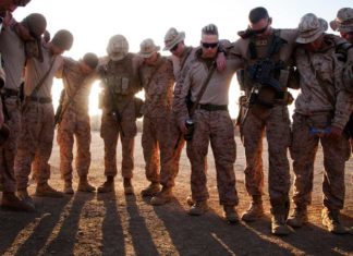 Marine Kicked Out Over Bible Verse marines-praying